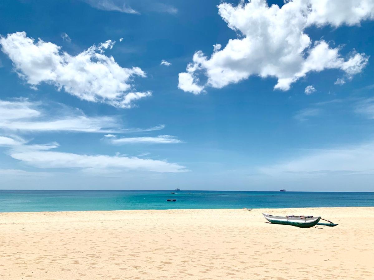 108 Palms Beach Resort Trincomalee Bagian luar foto