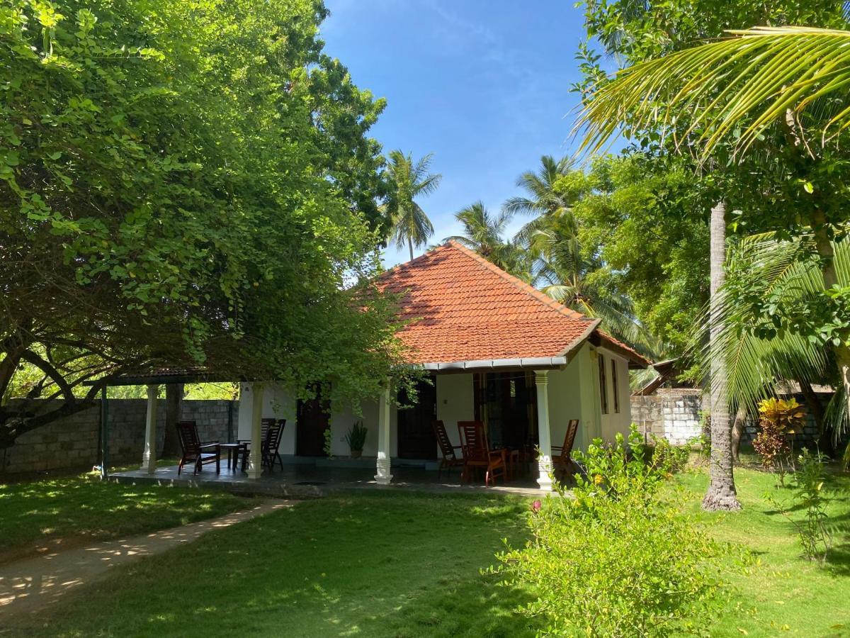 108 Palms Beach Resort Trincomalee Bagian luar foto