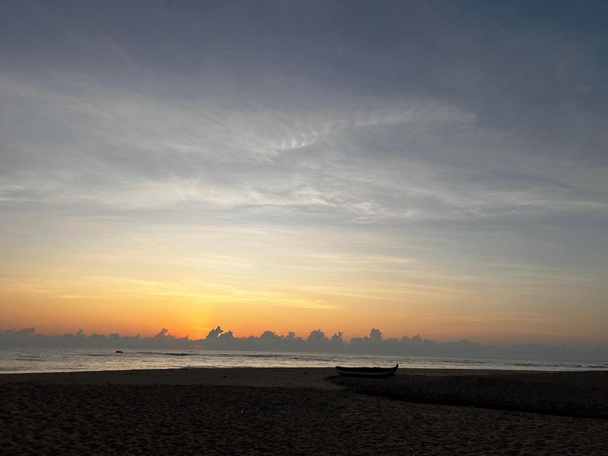 108 Palms Beach Resort Trincomalee Bagian luar foto