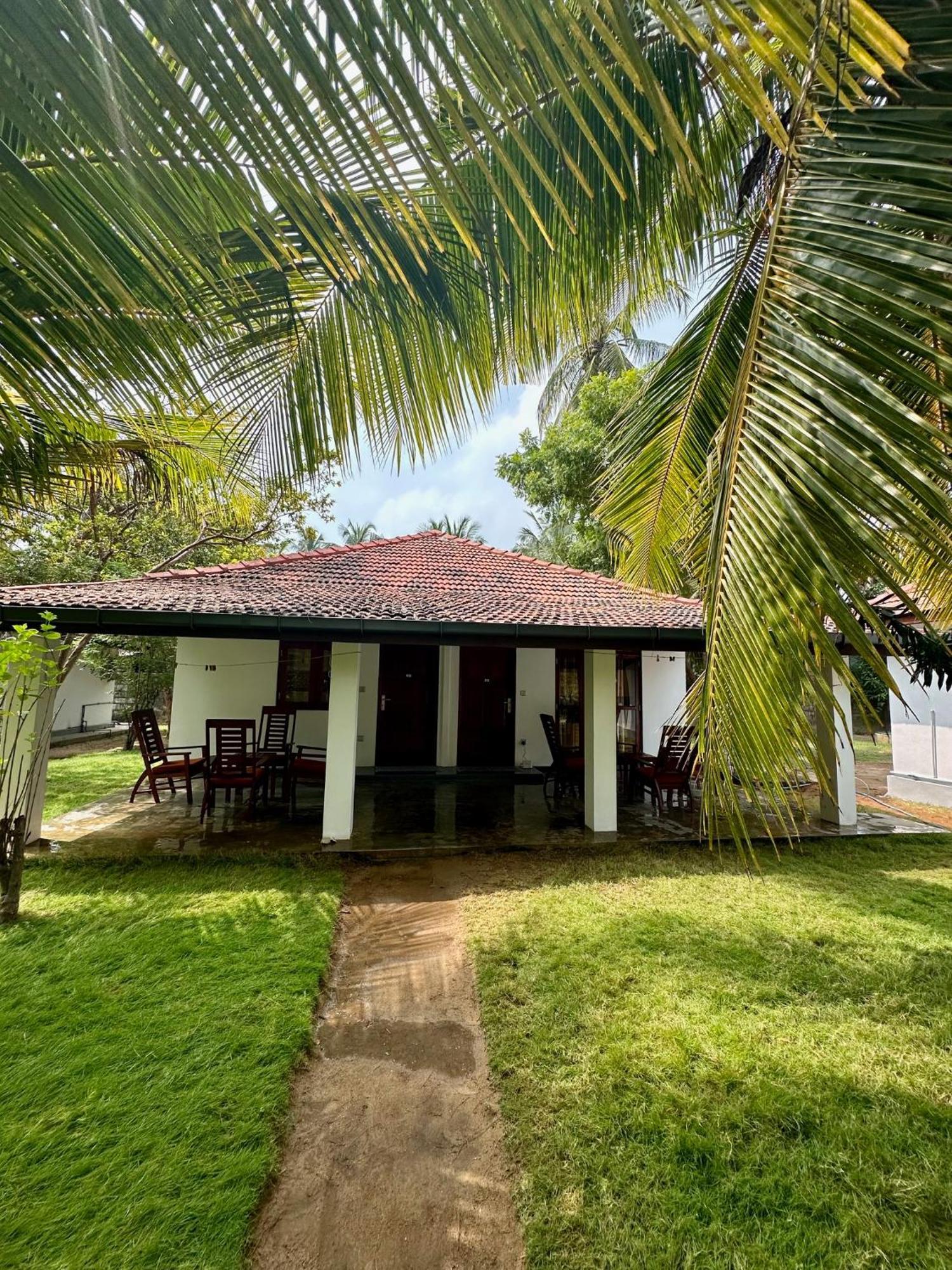 108 Palms Beach Resort Trincomalee Bagian luar foto