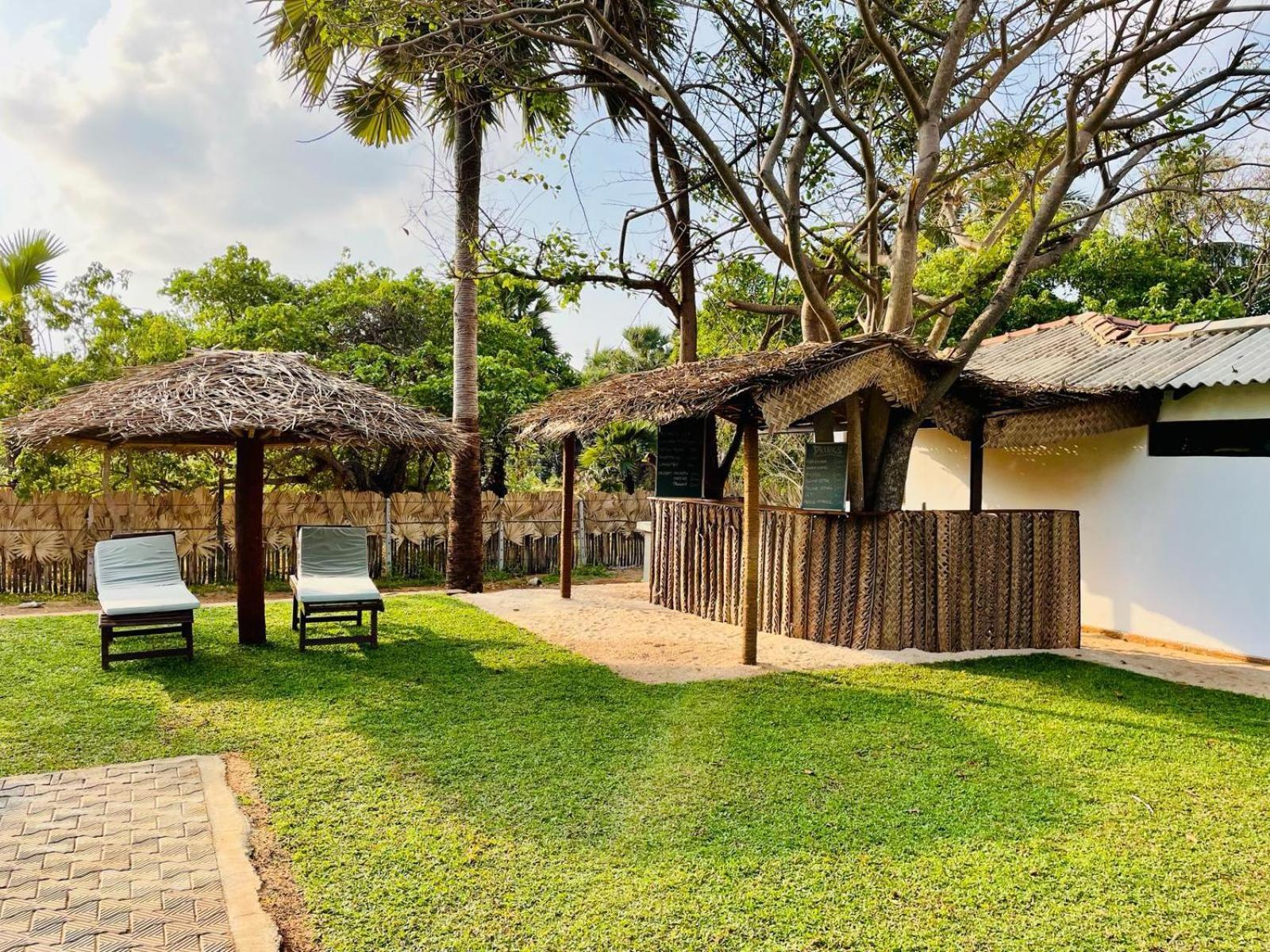 108 Palms Beach Resort Trincomalee Bagian luar foto