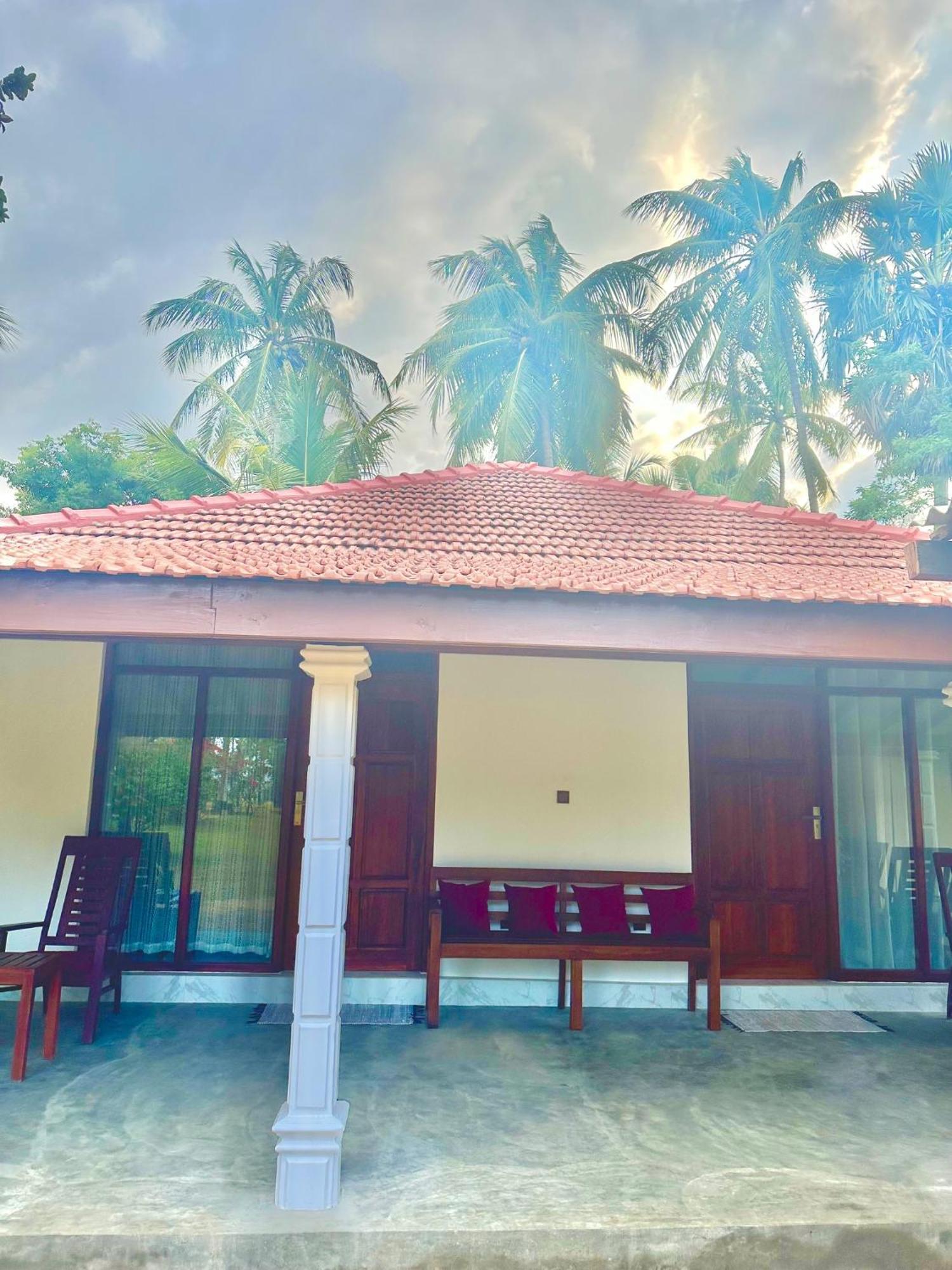 108 Palms Beach Resort Trincomalee Bagian luar foto