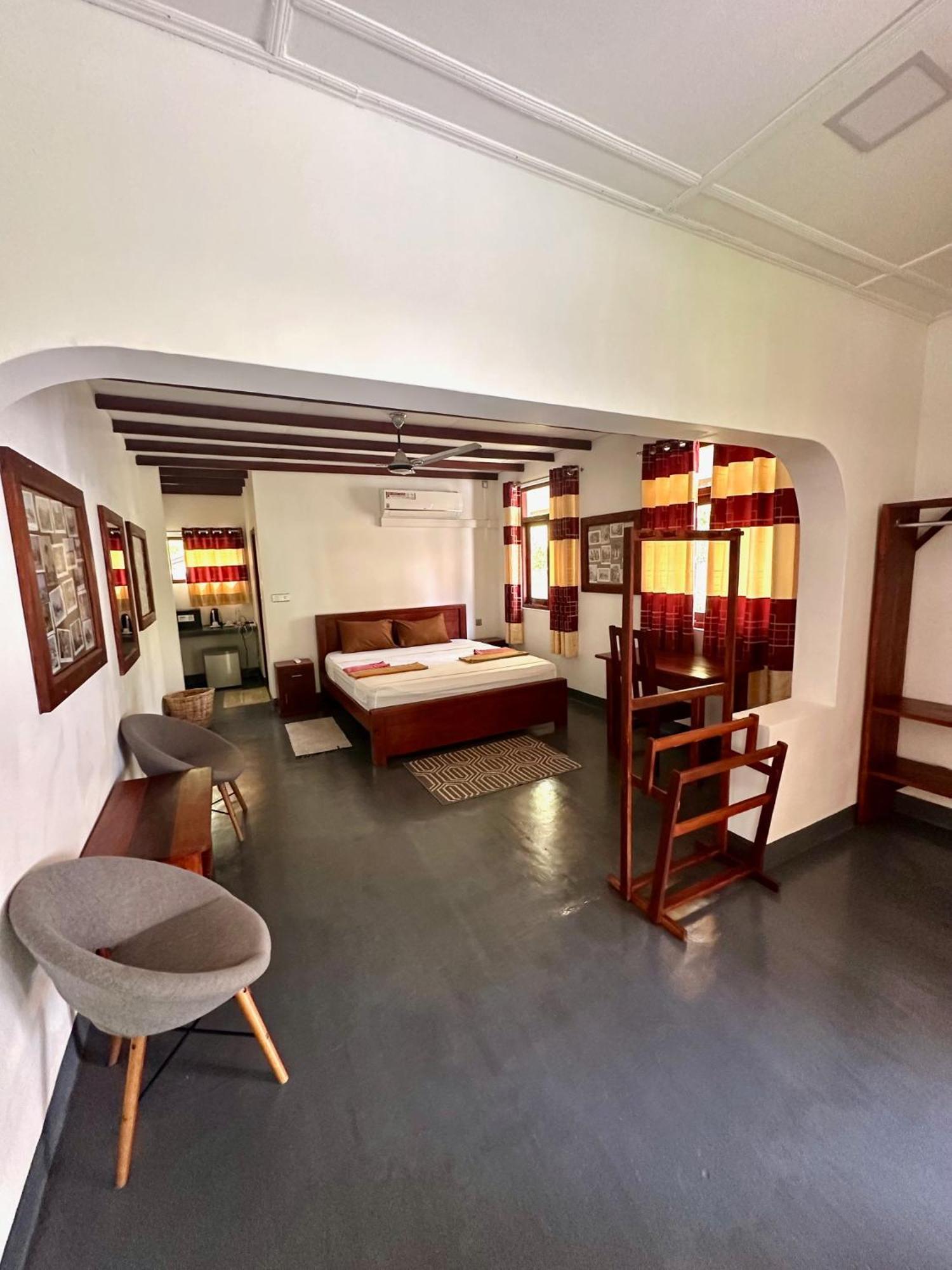 108 Palms Beach Resort Trincomalee Bagian luar foto
