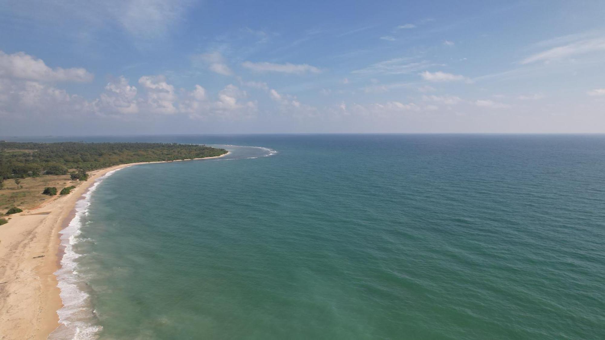 108 Palms Beach Resort Trincomalee Bagian luar foto