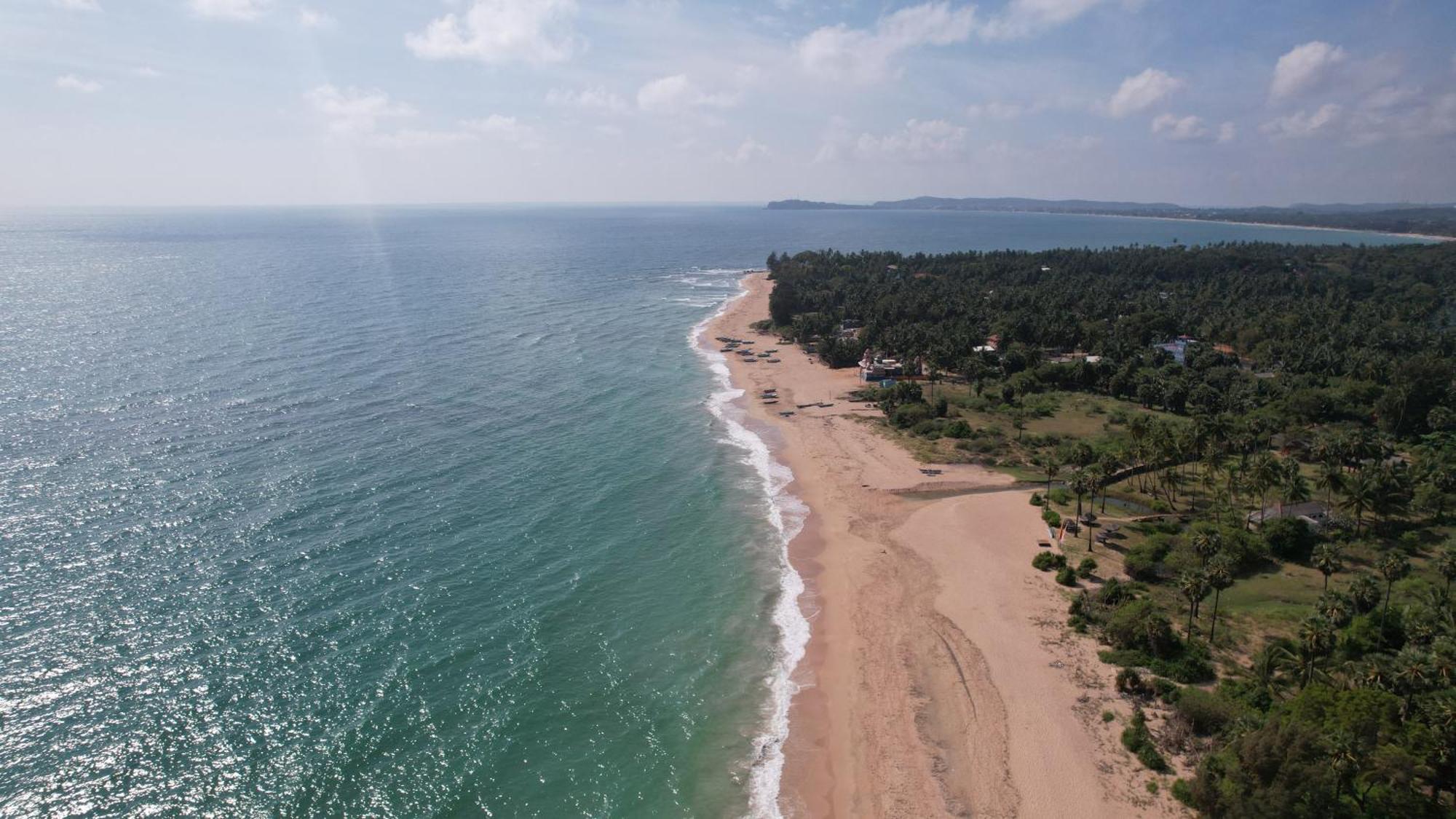 108 Palms Beach Resort Trincomalee Bagian luar foto