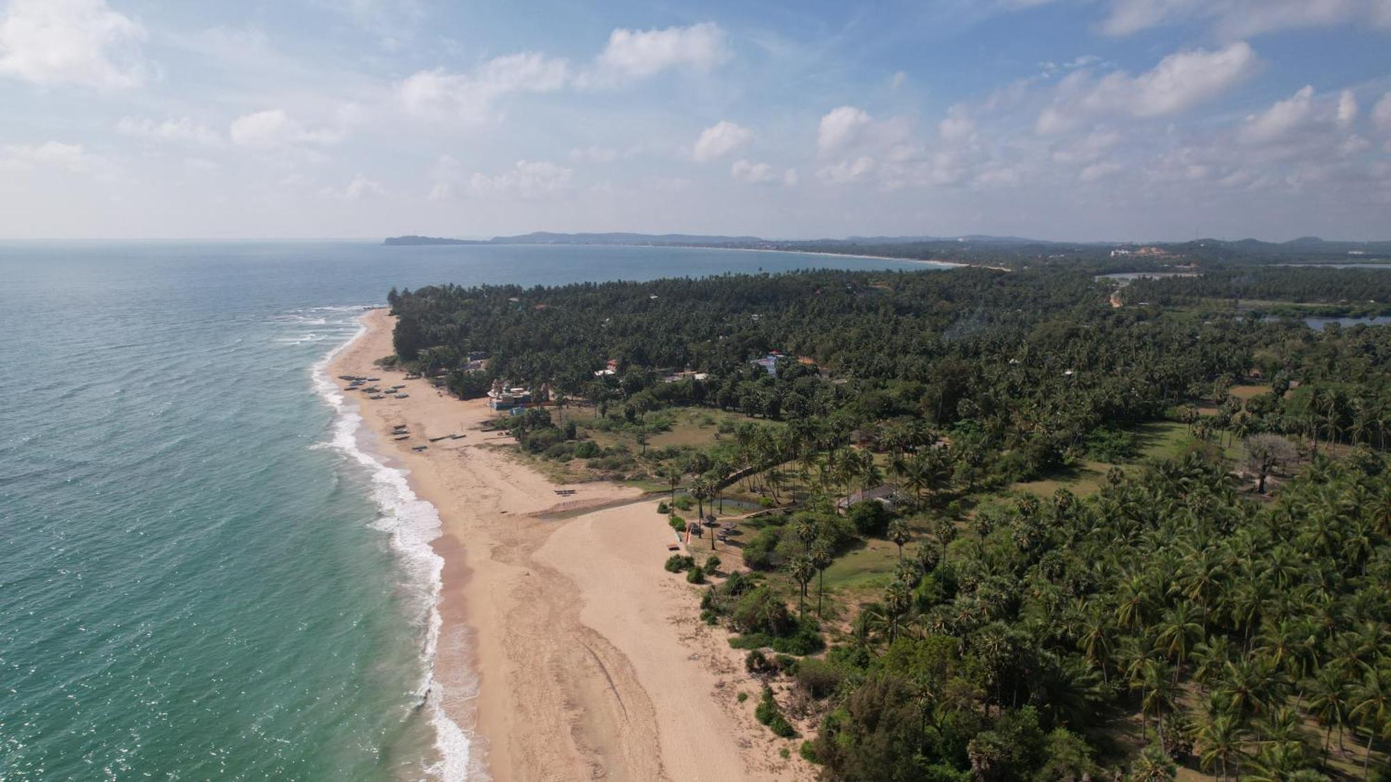 108 Palms Beach Resort Trincomalee Bagian luar foto