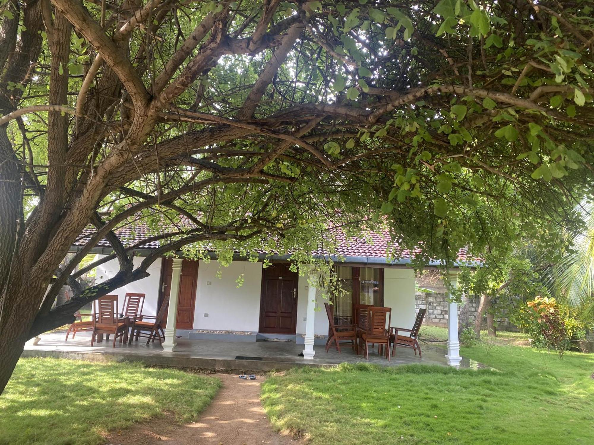 108 Palms Beach Resort Trincomalee Bagian luar foto