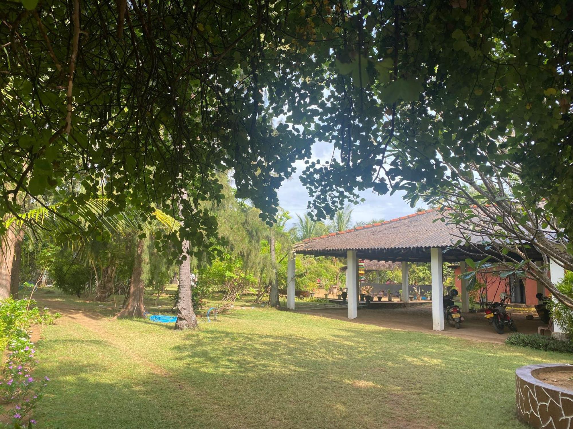 108 Palms Beach Resort Trincomalee Bagian luar foto